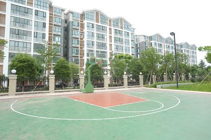 宿舍和篮球场